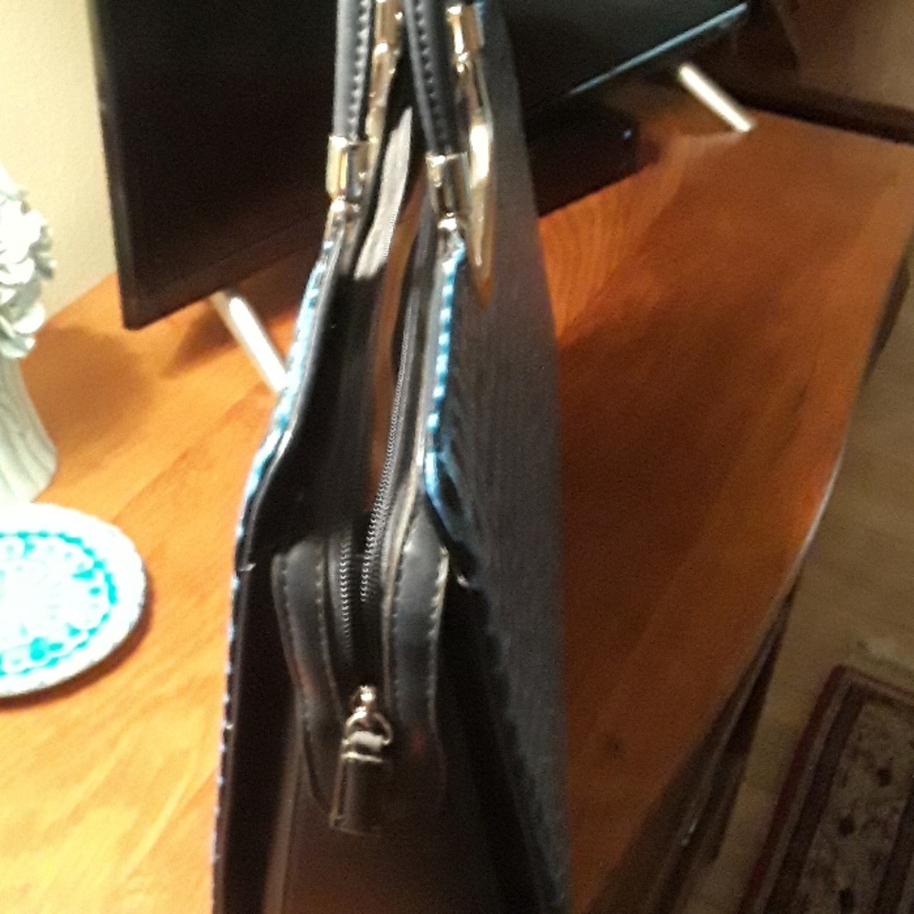 Handbag - Picture 2 of 4